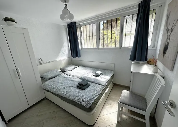 Apartment Marvelous Sea & Garden View, Near Carihuela