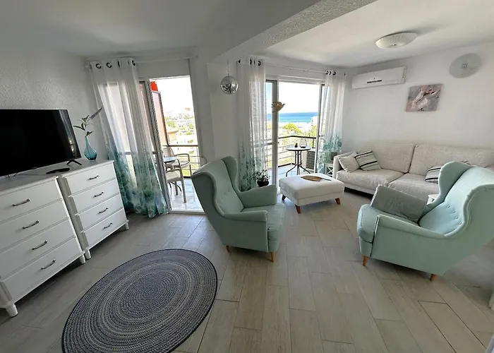 Apartment Marvelous Sea & Garden View, Near Carihuela Torremolinos