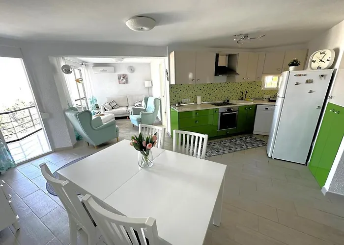 Marvelous Sea & Garden View, Near Carihuela Torremolinos