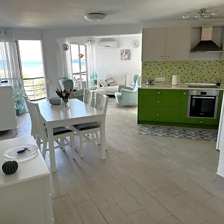 아파트 Marvelous Sea & Garden View, Near Carihuela *